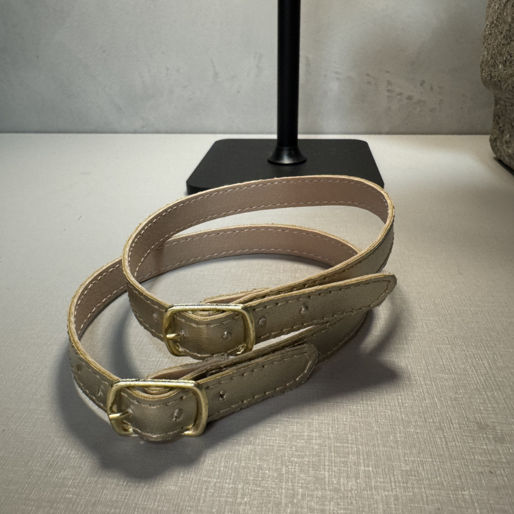 Par De Tornozeleira Para Sandalia Rasteira Scarpin Ajustavel Fivela Banhada Ouro Dourado Ouro Light Par — imagem 2 de 2