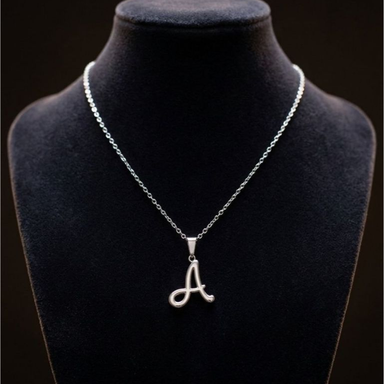Colar Corrente Cordão Letra Pingente Inicial Personalizada em Aço Inoxidável – Elegância e Significado em Oferta na Shopee