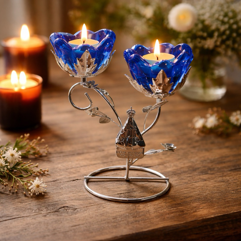Castiçal Nossa Senhora Aparecida Flor 17,5 cm Prata com Vela em Metal Enfeite Porta Vela Decorativo