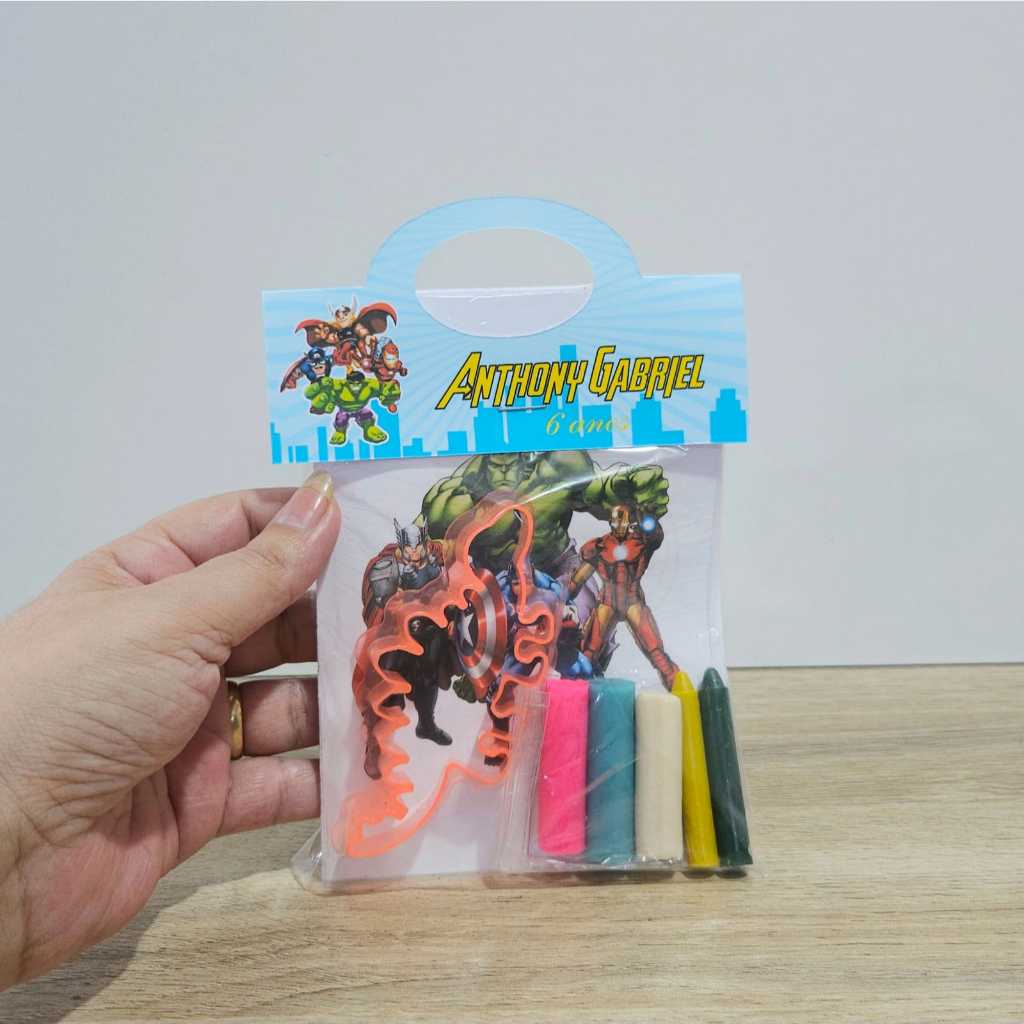 Kit Para Colorir Premium Os Vingadores Personalizado para Festa Infantil + Kit Massinha + Giz, Lembrancinha Criativa