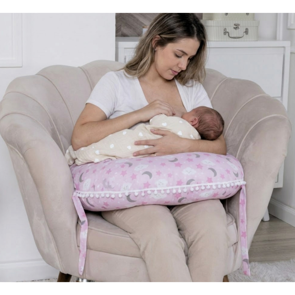 Almofada Amamentação para Amamentar Travesseiro e Pompom com Tecido Estampado 100% Algodão