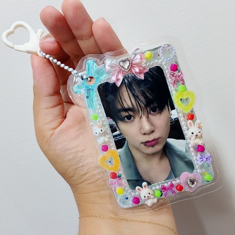 Kit Jungkook BTS 💜 Chaveiro Decorado + 18 Photocards | Item de Fã Artesanal Exclusivo