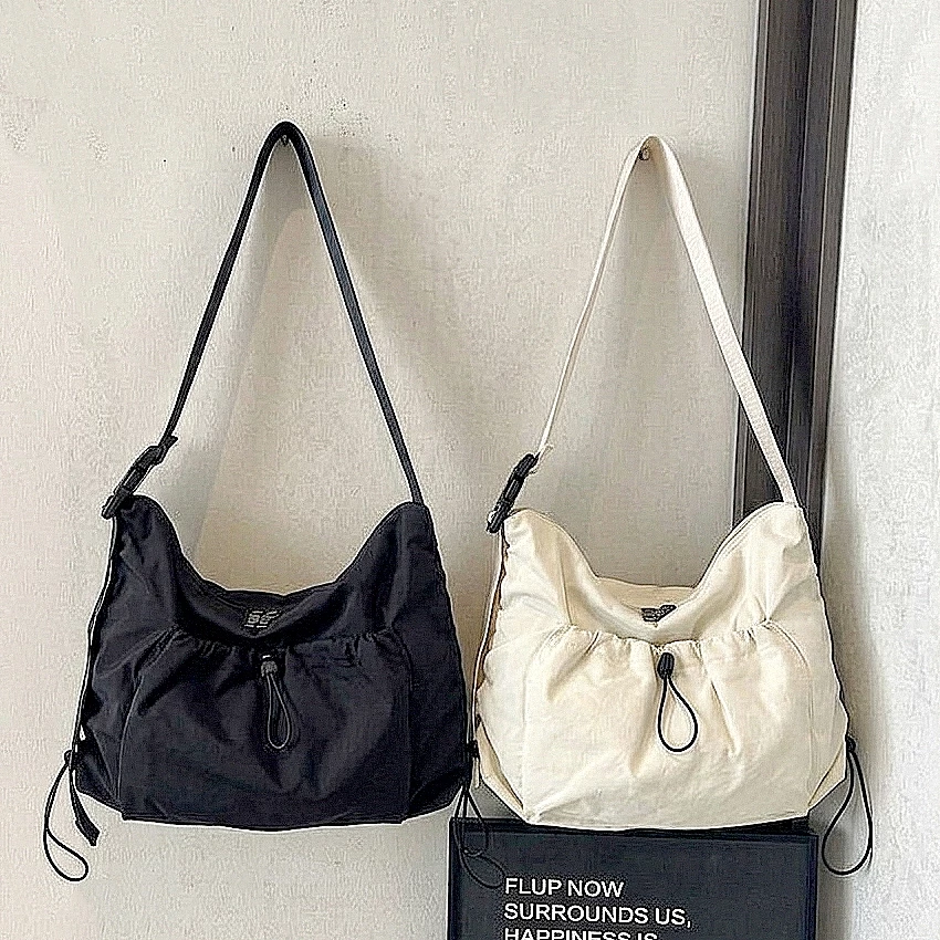 Bolsa Feminina Tiracolo Leve Moda Grande Capacidade Bolsa de Ombro Estilo Japonês com Cordão Universitária — imagem 1