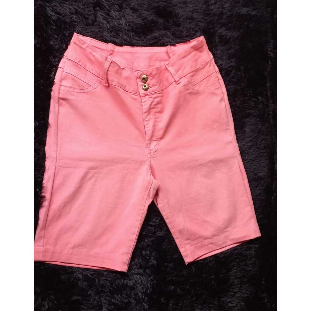 CB 649 - bermuda feminina rosa, cintura alta, confeccionada em algodão com elastano, tamanho 52