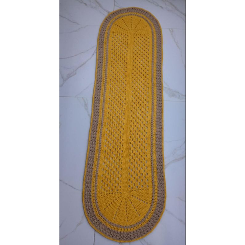 Tapete em crochê Artesanal nas cores:  amarelo ,mostarda e bege...