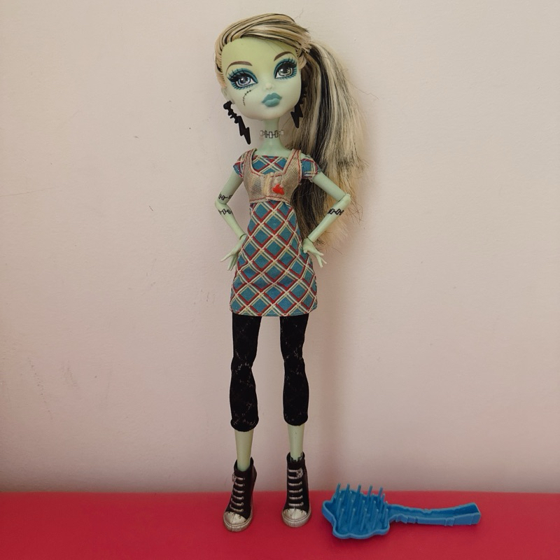 Boneca Monster High Frankie Stein - usada