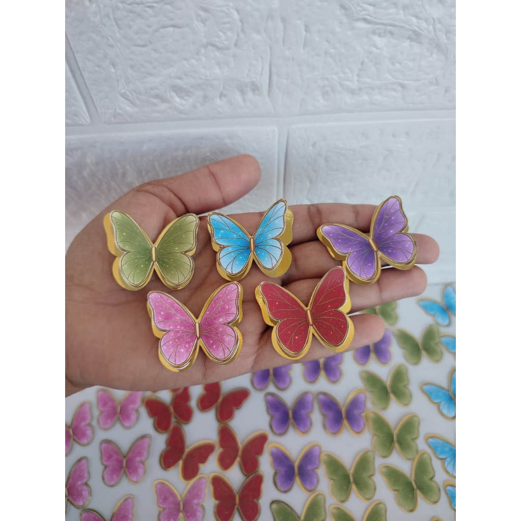Kit 50 Mini Borboletas 3x4cm Em Camadas Com Lamicote Dourado Para Decoração topo de bolo Lembrancinhas Camadas 3D