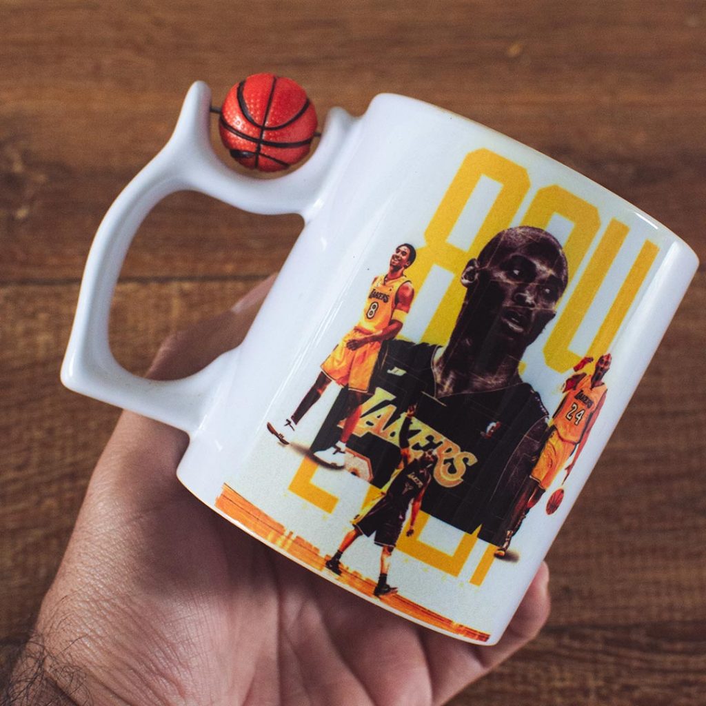 Caneca Basquete Kobe Bryant Lakers Alça Com Bola Giratória Interativa NBA Presente
