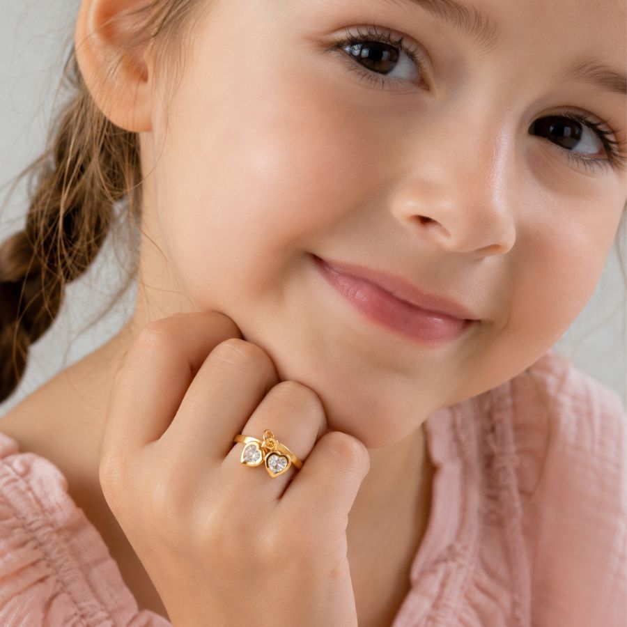 Anel Banho de Ouro 18k Infantil Pingente Dois Corações Detalhe Pedrinhas