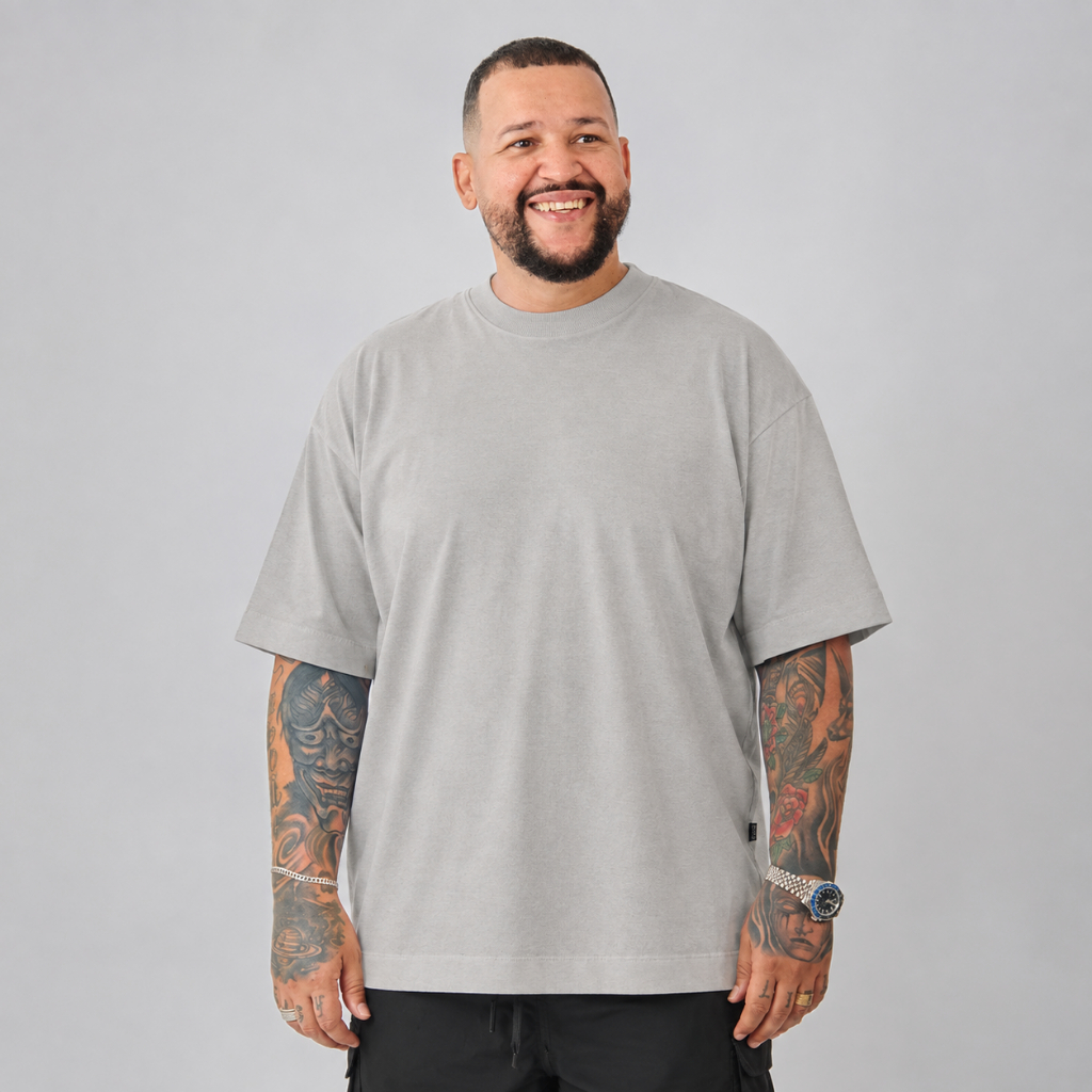 Camiseta Basica Oversized Plus Size Tecido Pesado Gola Canelada Não Marca no corpo algodão egípcio.