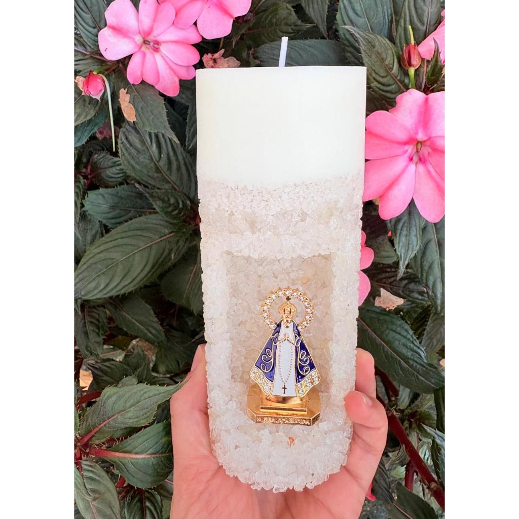 Vela Aromática Nossa Senhora Aparecida em Gruta | Decoração Religiosa | Presente de Fé e Devoção