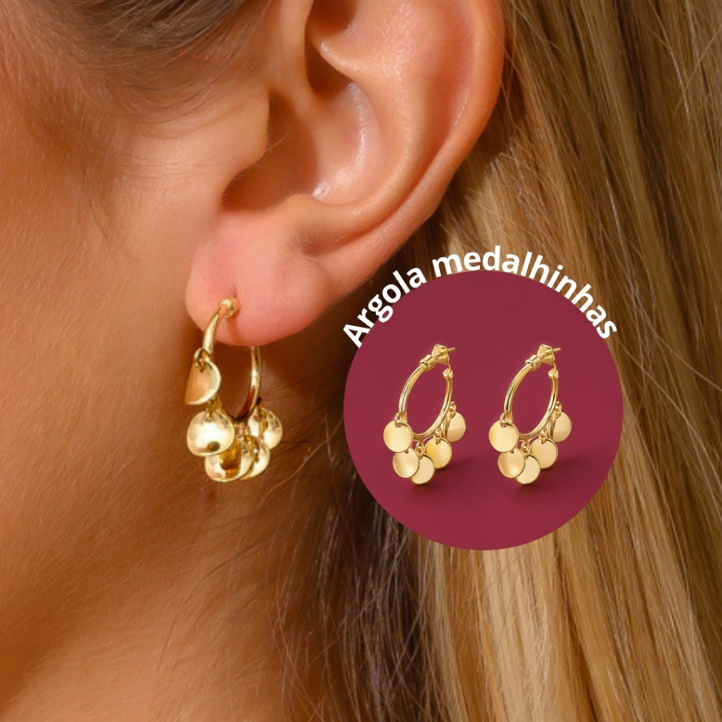 Brinco Argola com Medalhinhas Pingentes Banhado a Ouro 18K Feminino Semijoia Dourada