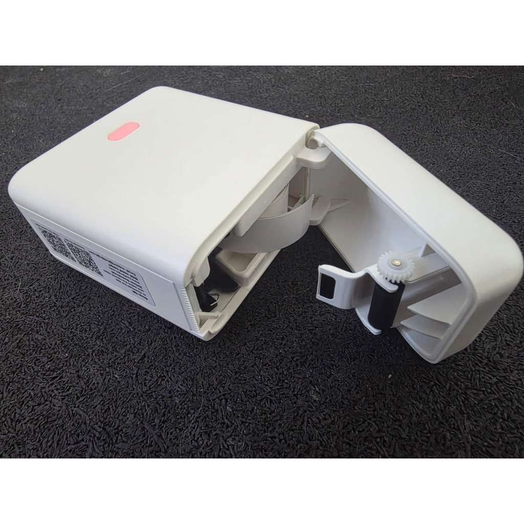 Impressora De Etiquetas Bluetooth Portátil Modelo L12-Inclui 1 Rolo De Papel De Etiqueta em Oferta na Shopee