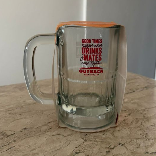 Caneca de Vidro Colecionável Outback 400ml - Good Times Happen When Drinks & Mates Come Together