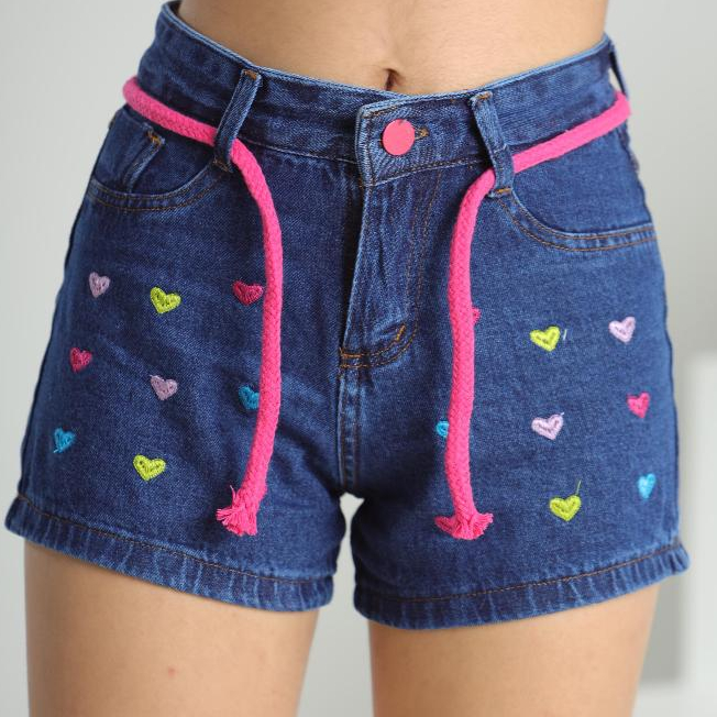 Short Infantil Jeans Menina Bordado Coração Colorido C/Barra Dobrada