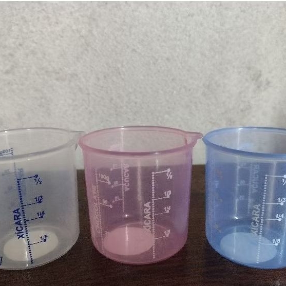 Copo medidor de plastico 100ml