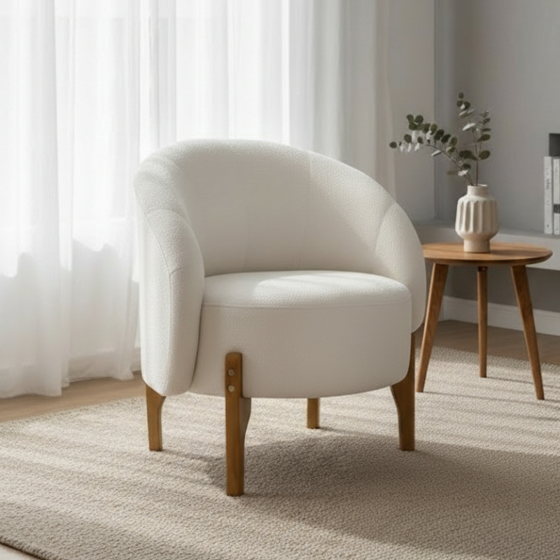 Poltrona Helena Tecido Bouclê Off Modelo Orgânico Moderno Pés Madeira Reforçado Elegante Sala Estar Recepção – AV