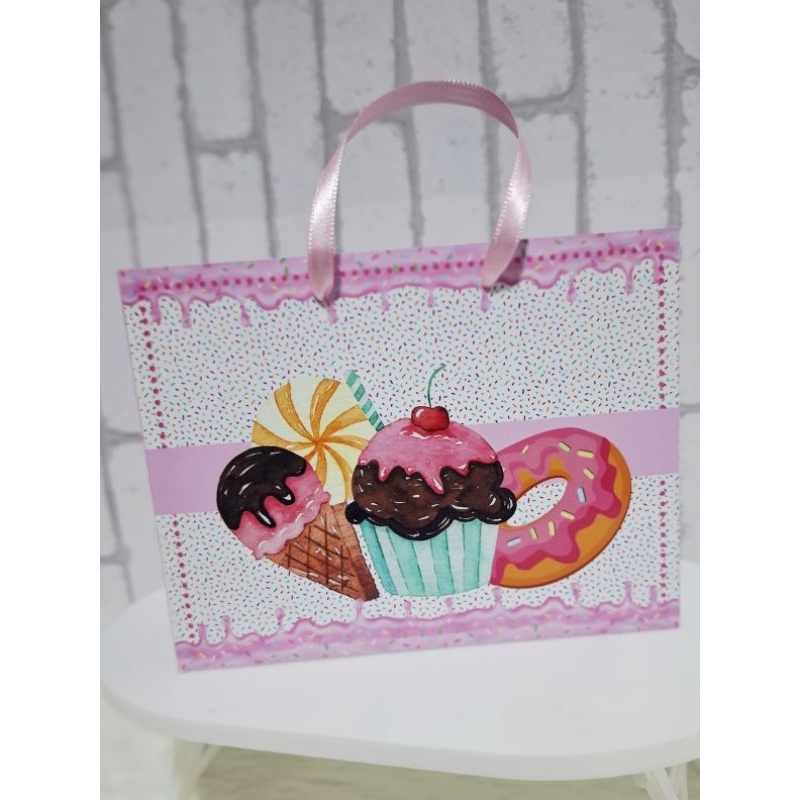 PEGUE E MONTE - Kit Sacolinhas Surpresa Personalizada Lembrancinha Tema Confeitaria Doces