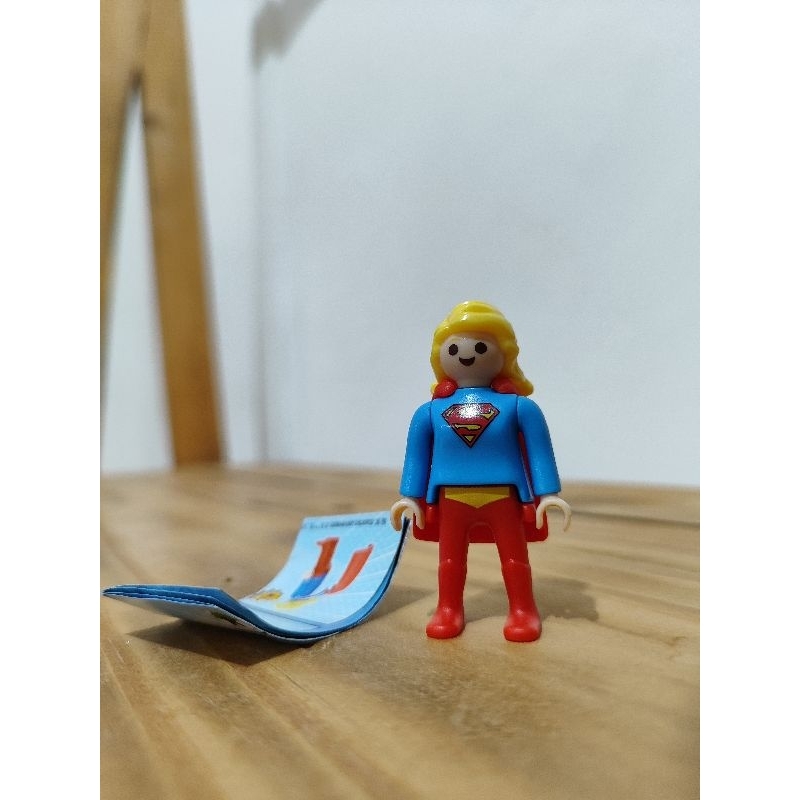 Boneco Playmobil DC kinder ovo Supergirl