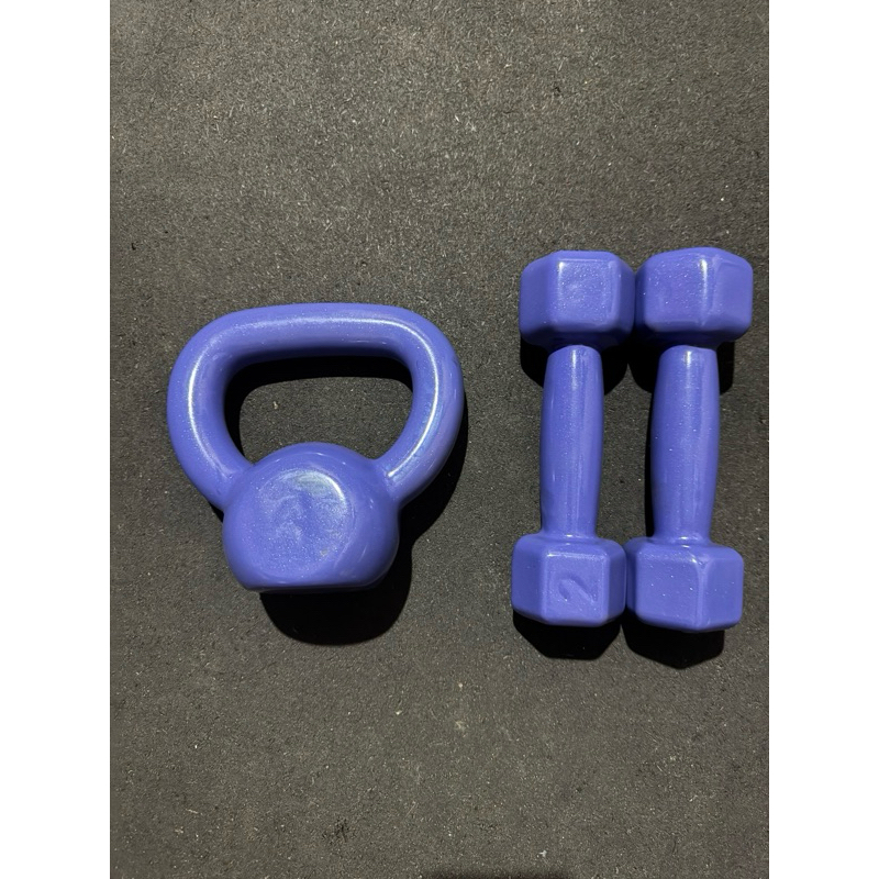 kit de treino ketlebell 4kg + par de halteres 2kg roxo emborrachado