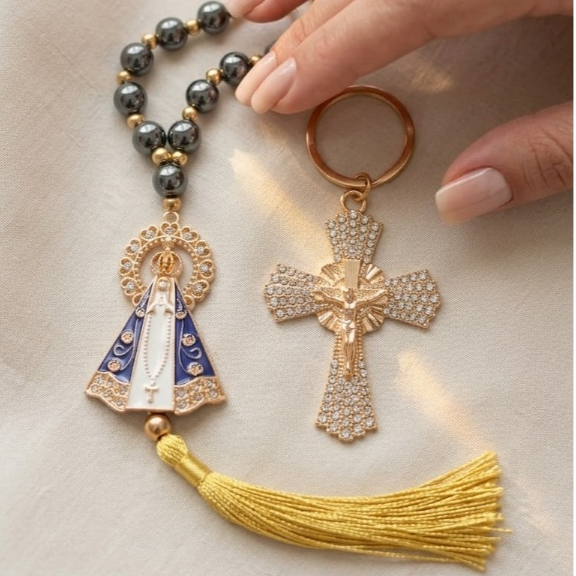 Kit Chaveiro Religioso Nossa Senhora Crucifixo Terço Dezena Strass Pingente Bolsa Carro Batizado Crisma