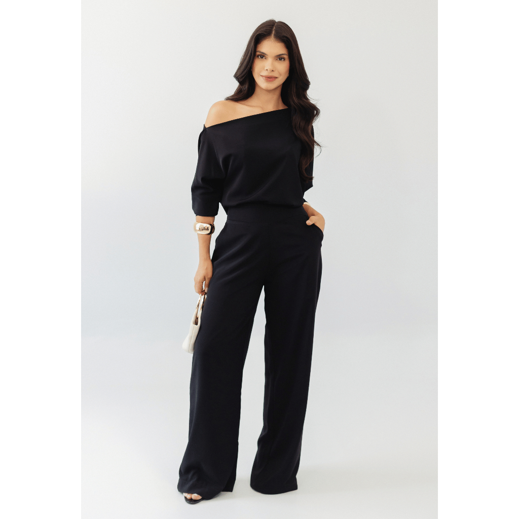 Conjunto Feminino Com Blusa Assimétrica E Calça Pantalona - França