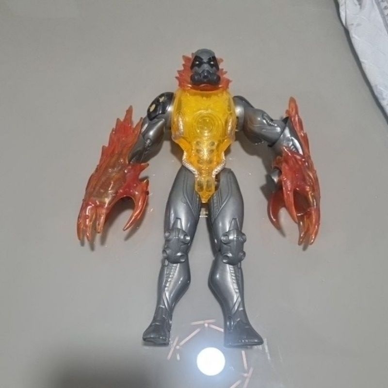 Boneco Toxzon Max Steel