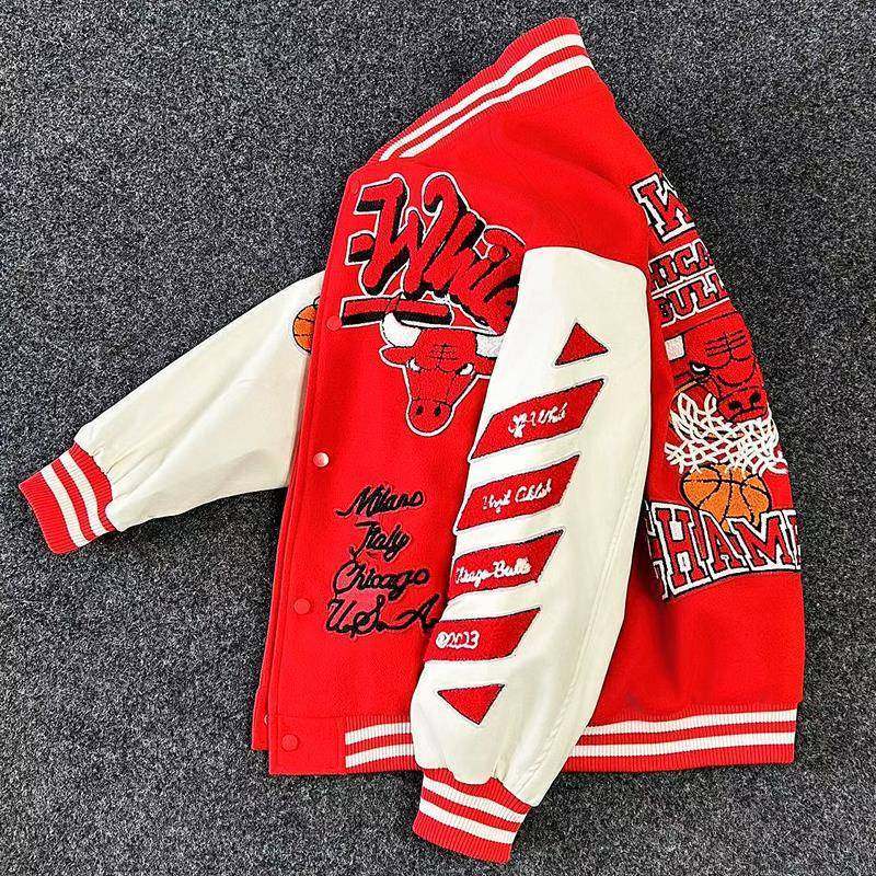 Jaqueta Colegial Off White e Chicago Bulls - NBA