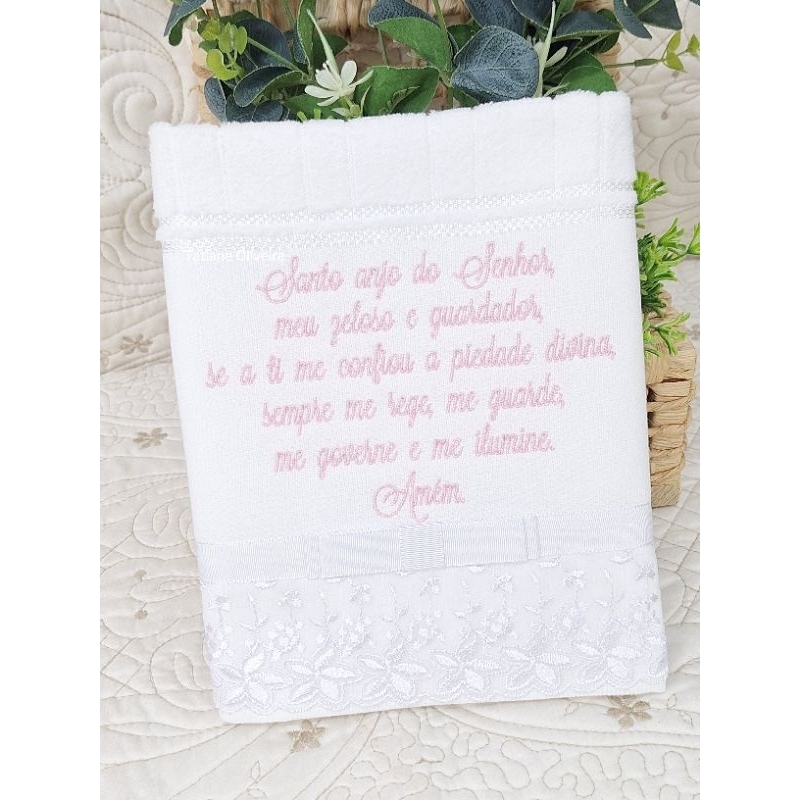 Toalha de batizado bordada Oração Santo Anjo - Toalha de batizado personalizada