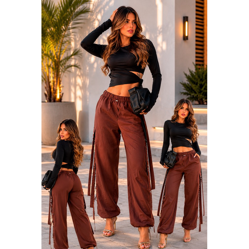 Calça cargo Feminina Parachute em Sarja, com bolso laterais bege, preto, marrom e bordô tendência