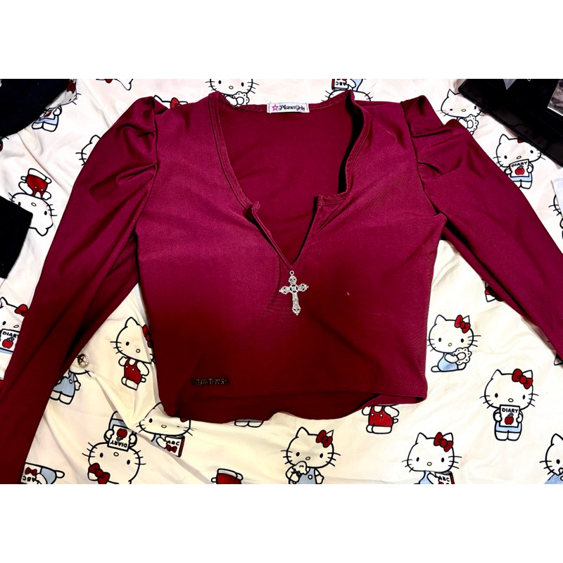 blusa com cruz alternativo,planet girls vintage,y2k,anos 2000,desapego,garimpo,brecho,bazar