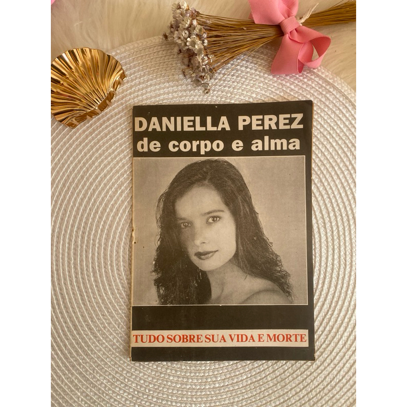 revista antiga com a atriz Daniella Perez, tudo sobre sua vida e morte