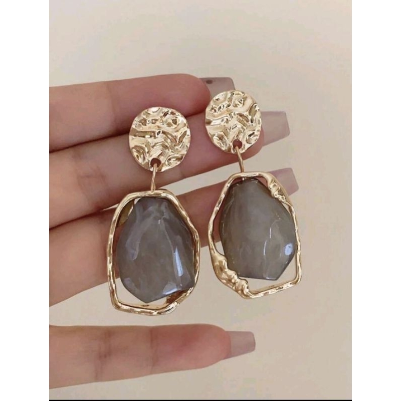 Brinco Elegante Acessório Feminino Atemporal para Mulheres Fashionista e Chiques Festas Acessórios Moda Urbana Casual At