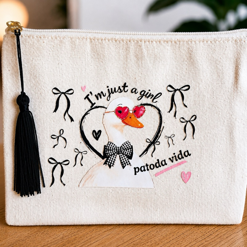 Necessaire I’m Just a Girl Patoda Vida Bolsinha Maquiagem Estojo Algodão Personalizada Presente Acessórios Estilosa