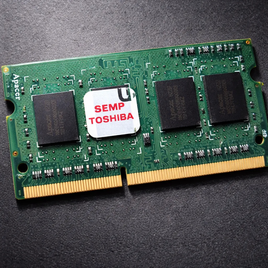 Memória RAM Original Semp Toshiba STI Apacer 2 GB DDR3 PC3-10600 1333 MHz SODIMM para Notebook Laptop All-In-One PC