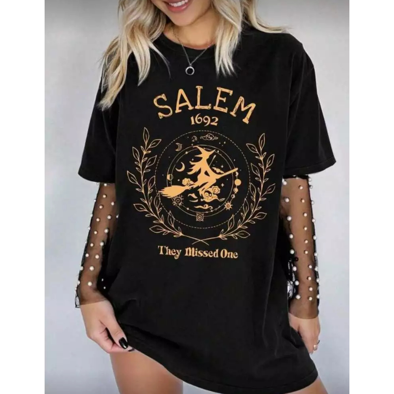 Camiseta Feminina Oversized Halloween Bruxa Gótica Dark Academia Oversized Estilosa Dia Das Bruxas Fases Luas Mistica