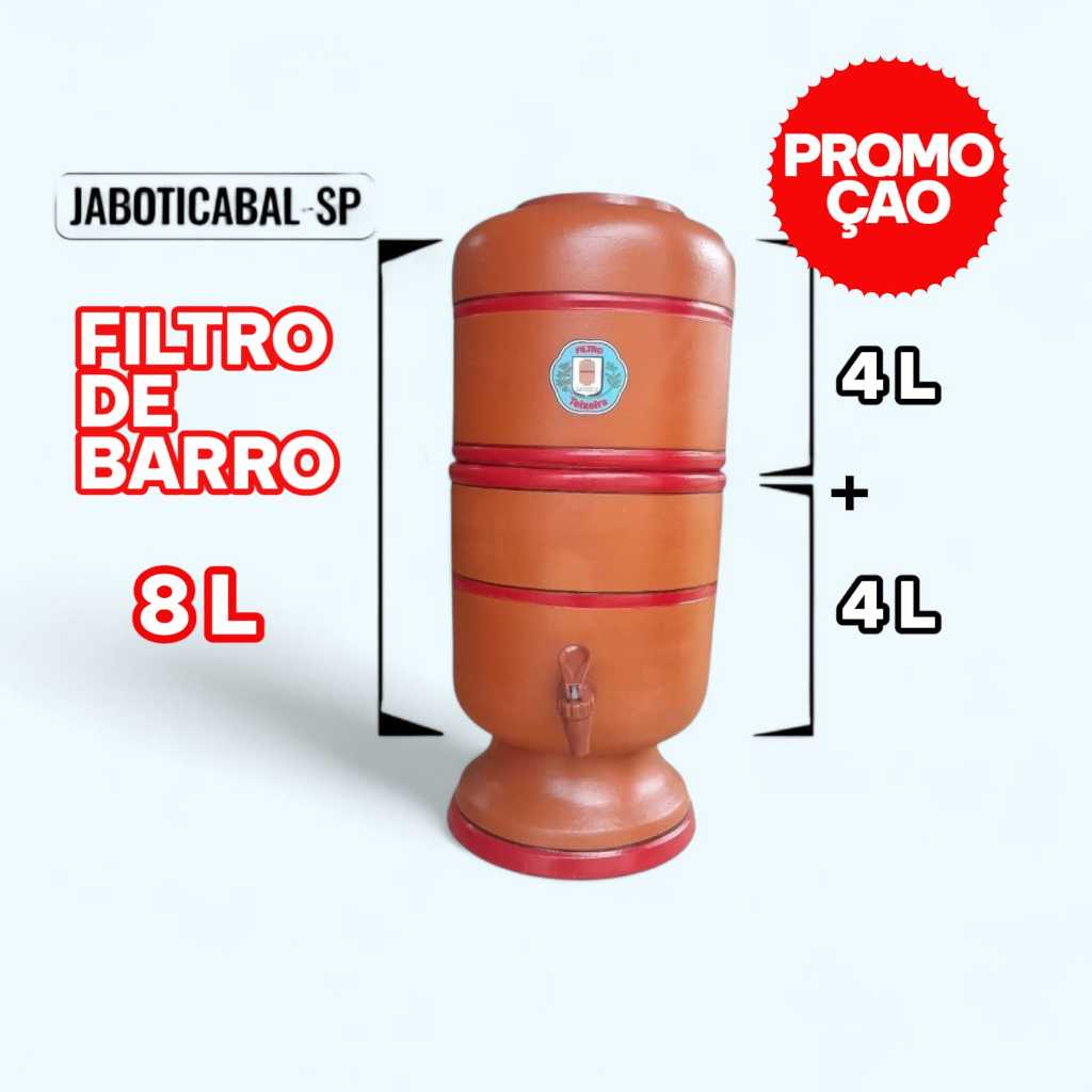 Filtro de barro de 8 litros com torneira, exibindo a estrutura de duas partes e selo de promoção, ideal para purificação de água.