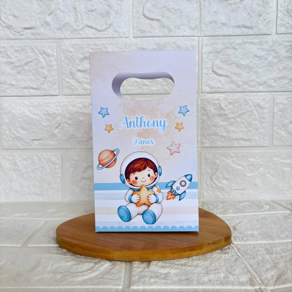 MONTE EM CASA - Sacolinha Surpresa Personalizada Astronauta Menino - Tamanho PP-Festa Infantil -Aniversário–Lembrancinha