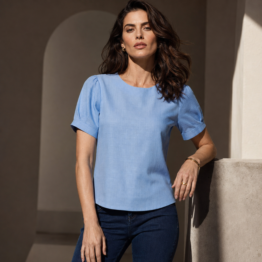 Blusa Feminina Decote Redondo com Pregas nas Mangas e Abertura nas Costas Moderna Elegante Estilosa