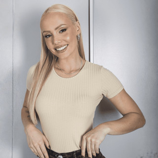 Blusa Feminina Canelada Manga Curta Básica Confortável Ajustada Casual Moderna com Elastano
