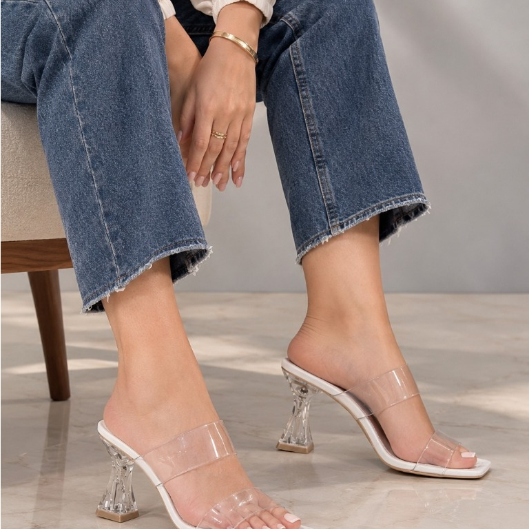 Tamanco Feminino Jelly Thong Kitten Heel Salto Taça Transparente Vinil Acrílico Moda Gummy