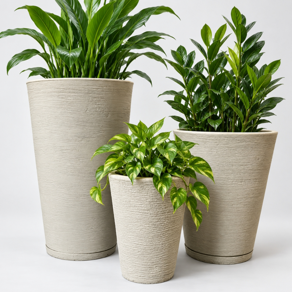 Kit Com 3 Vasos Decorativos Polietileno para Plantas Coluna Cone Redonda Com Prato Tam PP, P & M