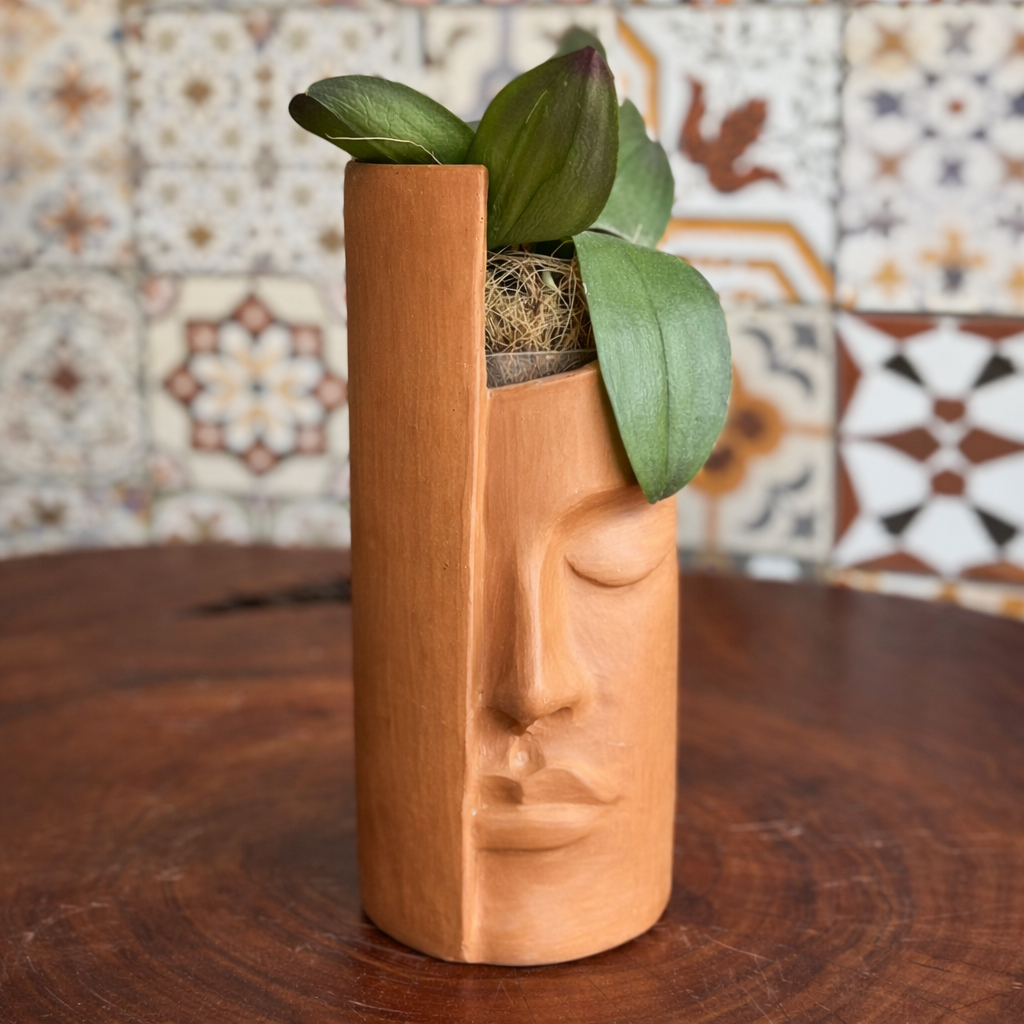 Vaso Decorativo De Barro Artesanal Cachepot 26cm Rosto Tranquilo Maragogipinho-BA