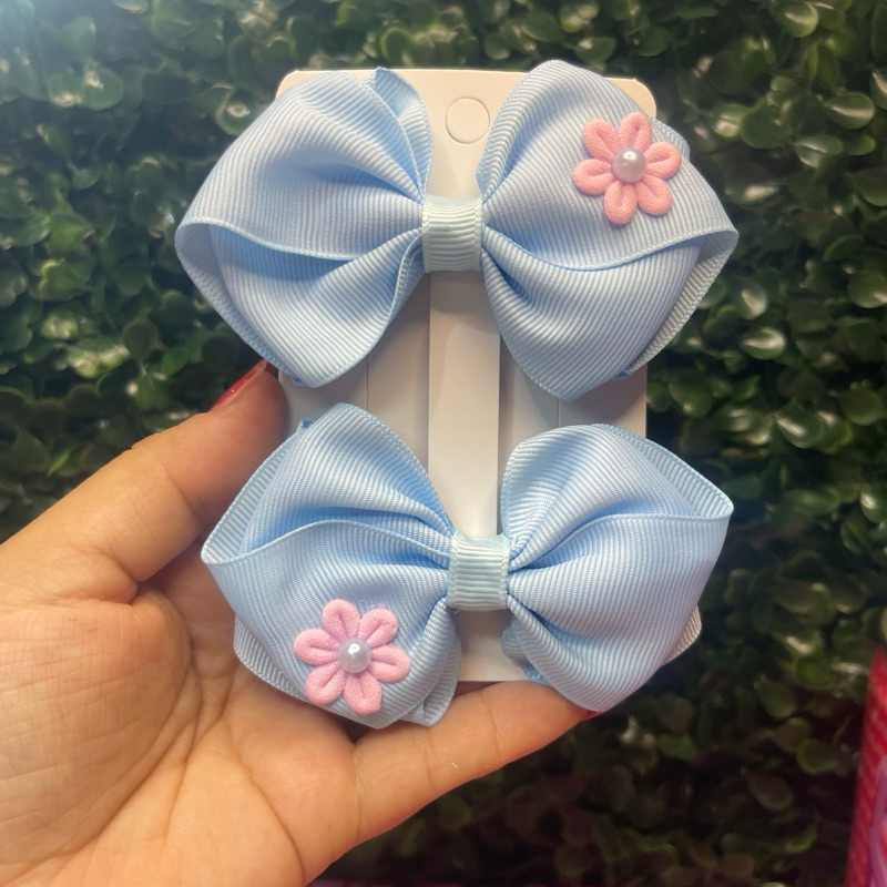 Laço Infantil kit 2 Azul Serenity com Flor Delicada – Acessório Artesanal