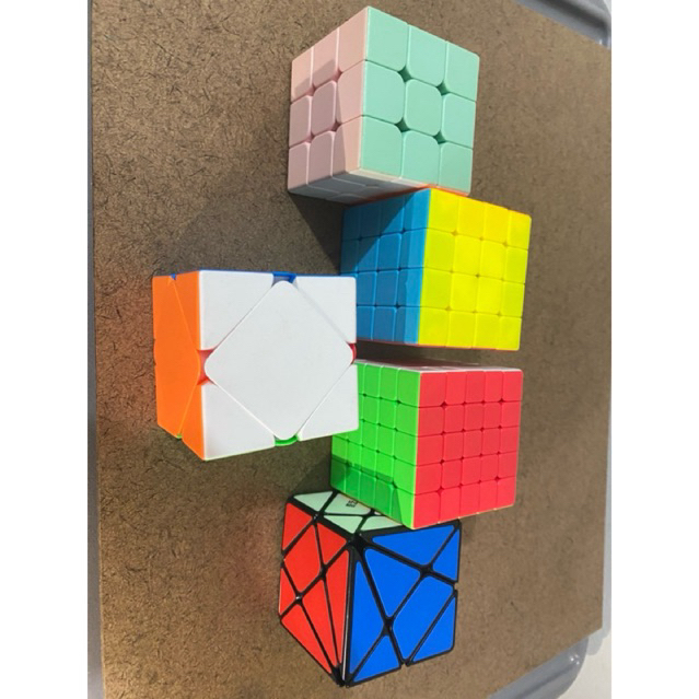 Cubos mágicos variados Qy Toys/ MoYu ( 3x3x3/4x4x4 / 5x5x5 / Axis / Skewb)
