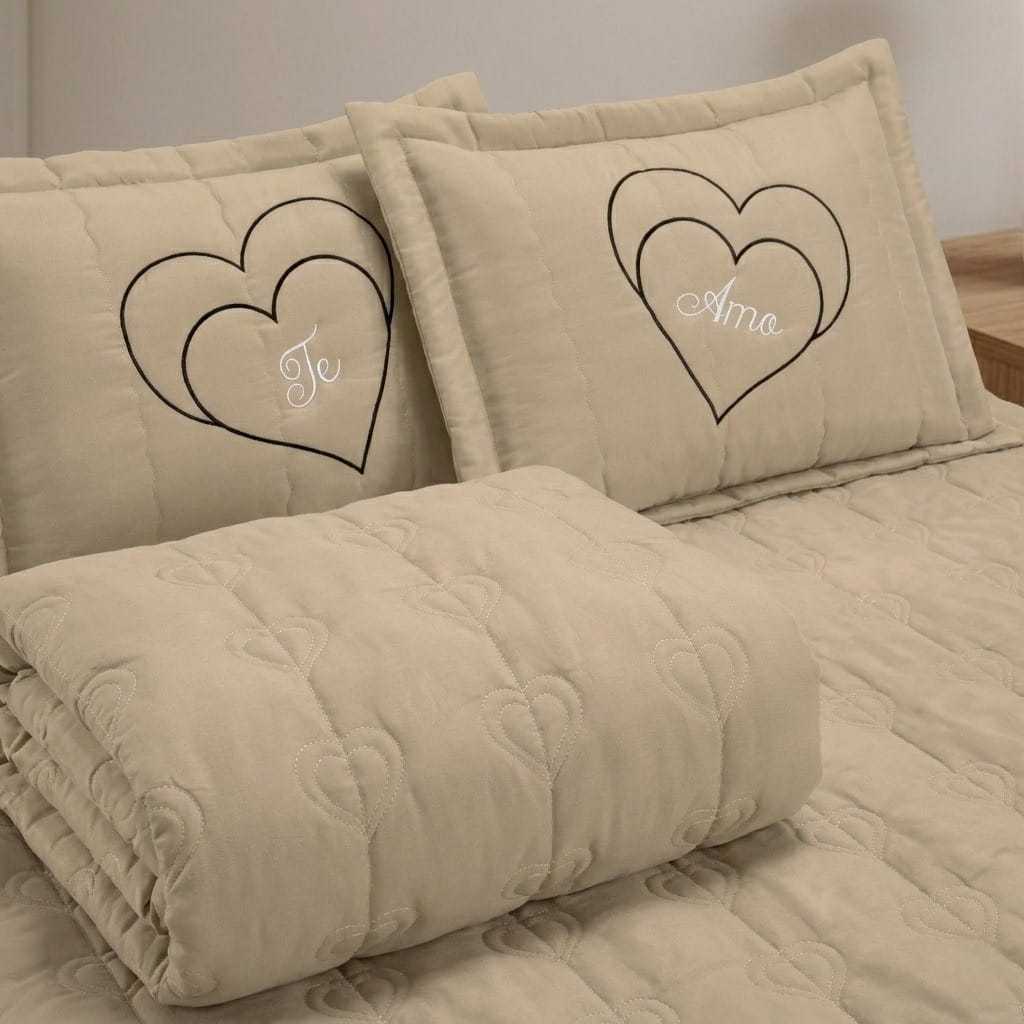 Colcha “Te Amo” Casal Padrão Avelã 3 Peças Bordada  Matelada com Babado em Oferta na Shopee