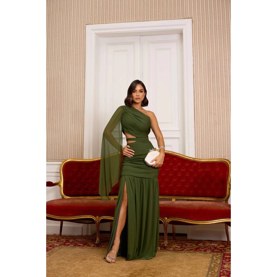 Vestido Yasmim todo em tule liso sem brilho, um ombro só com capa modelo sereia elegante, para Madrinhas de casamento