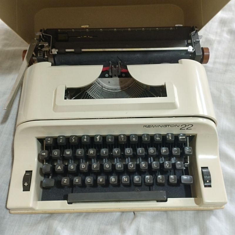 máquina de escrever antiga remington