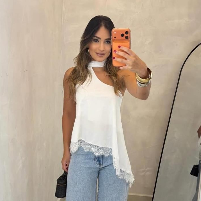Blusa Feminina Nula Manga Assimétrica com Renda Bata Gola Alta Frente Única Elegante Tendência