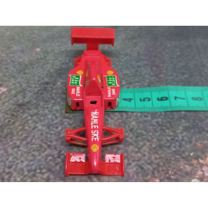 miniatura de Fórmula 1 F1 Ferrari sem rodas próximo 1/43 no estado sucata